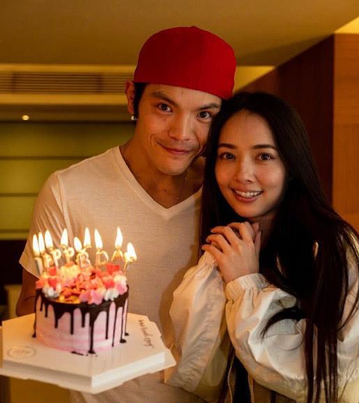杨幂在郭碧婷后面模仿向佐