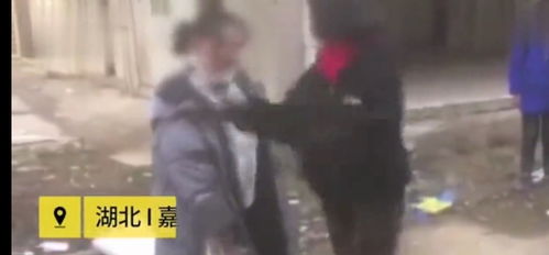 初中生遭同学扇耳光烧红钉子烫脸