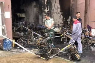 6手电瓶在家充电爆炸 18岁男孩身亡