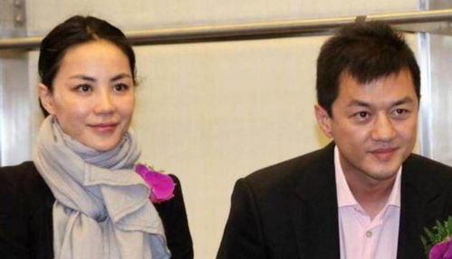李亚鹏陪小19岁妻子回四川过年