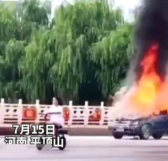 洒水车大爷帮忙灭火