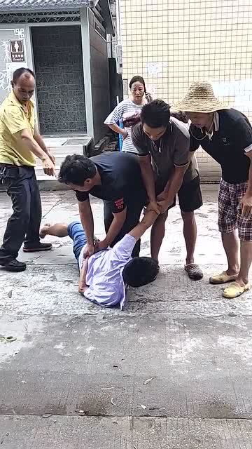 河南大爷为陷害邻居用刀捅腹被判刑(河南男子砍妻子100多刀)
