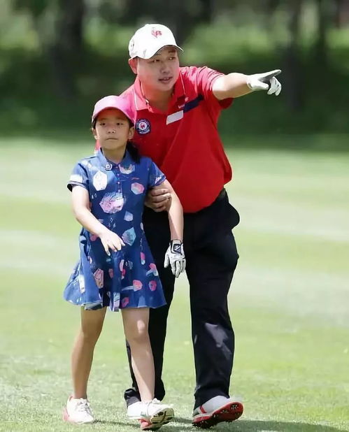 刘国梁女儿赢得高尔夫职业赛首冠(刘国梁女儿打什么球)