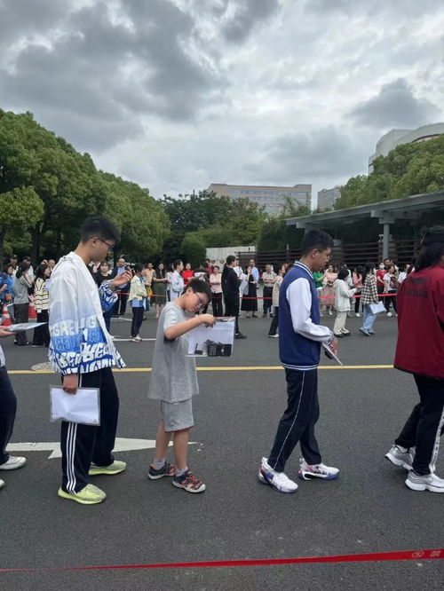 小伙16岁高考 17岁参加阅兵